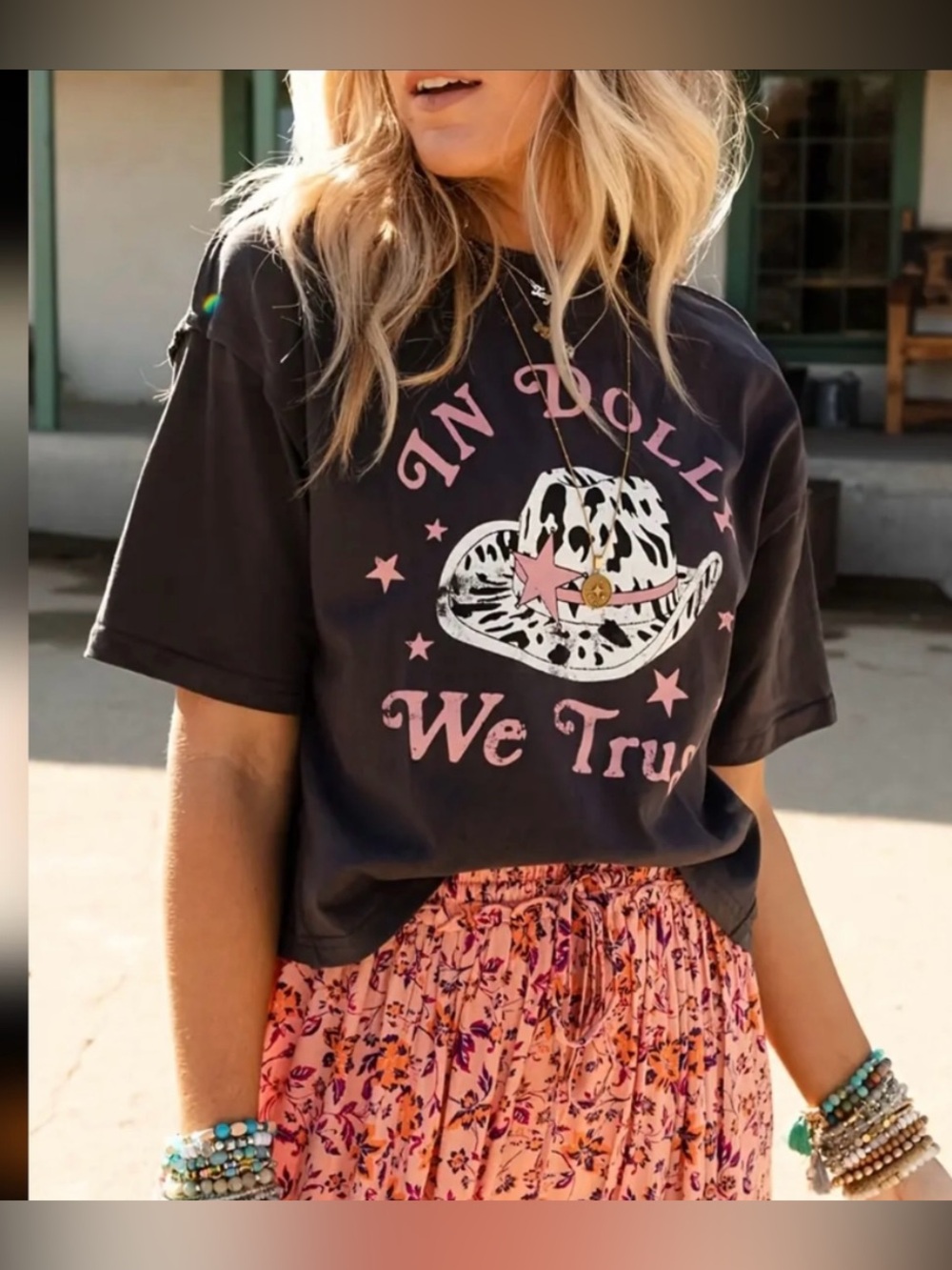 ⭐️Graphic In Dolly We Trust Black Tee with Pink Accent Size Medium